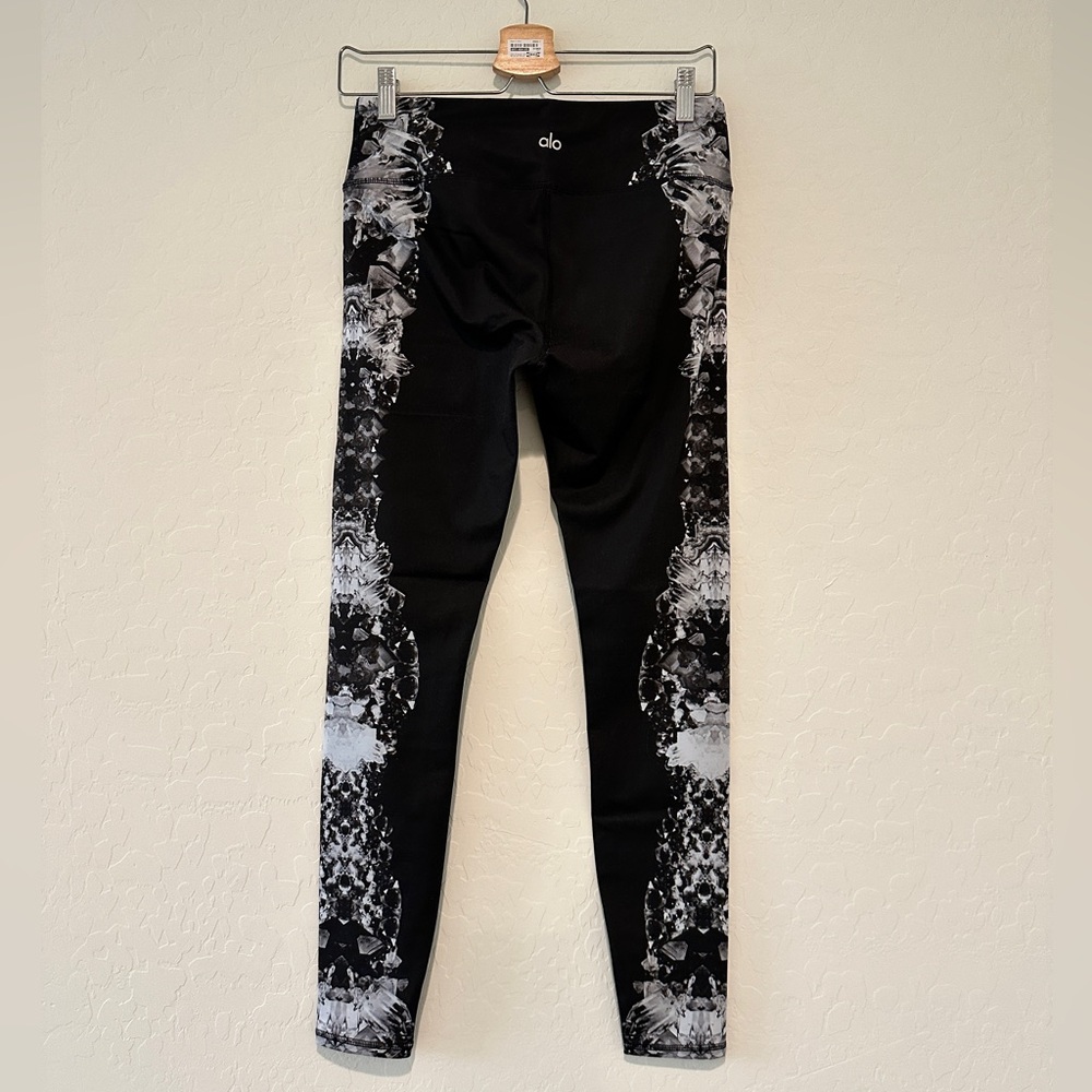 alo Yoga Long Crystals Quartz Point Legging
